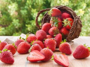 Strawberries for Men: 7 Health Benefits